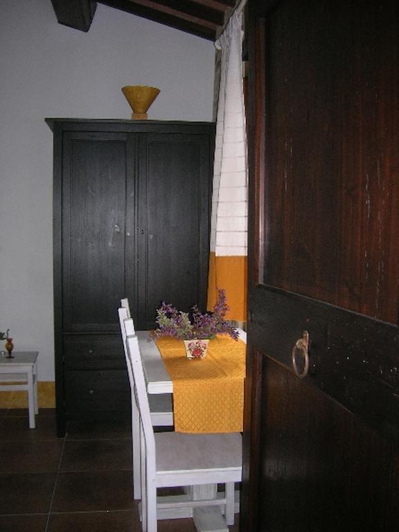 Agriturismo Caresto Villa Carbonesca Bilik gambar